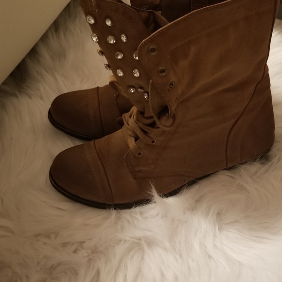 Tan boots with rhinestones - Picture 3 of 6